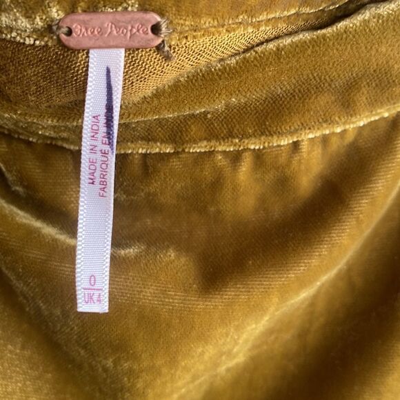 NWT - FREE PEOPLE VIVIENNE VELVET MINI SKIRT IN OLIVE GREEN SIZE: 0 - Picture 4 of 10